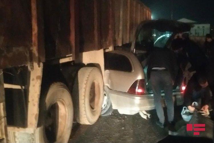 В Абшеронском районе Mercedes попал под «КамАЗ»