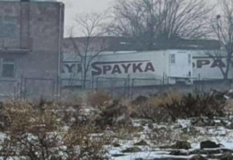 Трупы военнослужащих хранят в прицепах-рефрижераторах