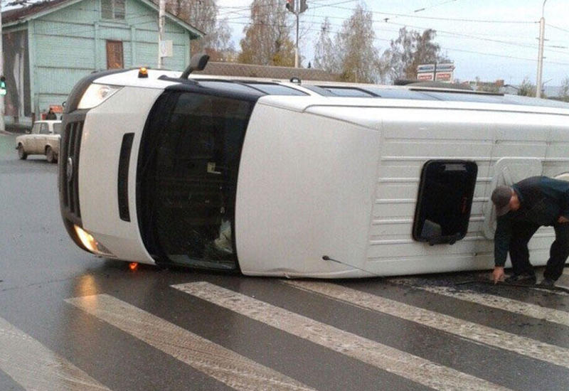 В Японии школьный автобус попал в ДТП