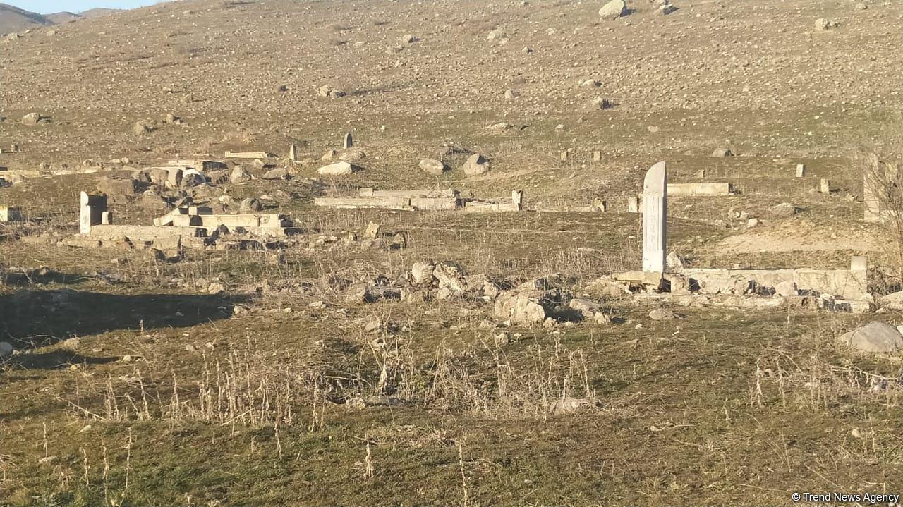 Армяне разрушили кладбище в селе Сарай Губадлинского района