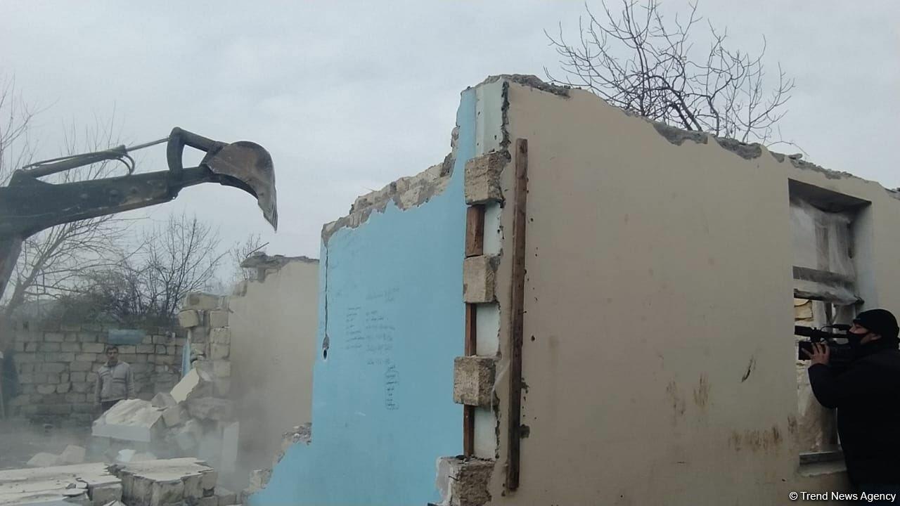 В Горадизе восстанавливают дома, разрушенные армянскими снарядами