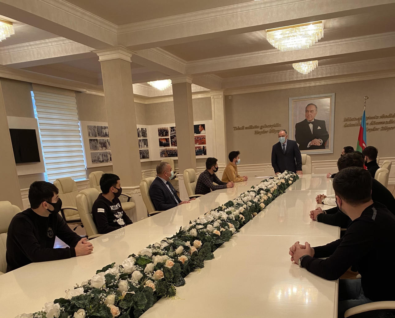 Rektor Gənclər Günündə Vətən müharibəsində iştirak edən tələbələrlə görüşdü