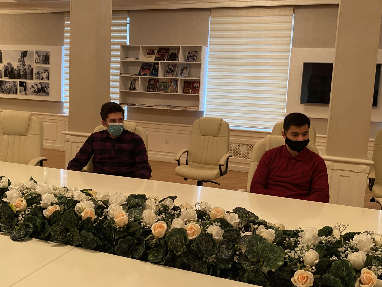 Rektor Gənclər Günündə Vətən müharibəsində iştirak edən tələbələrlə görüşdü