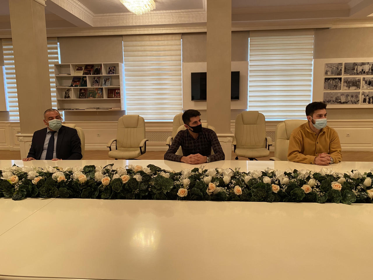 Rektor Gənclər Günündə Vətən müharibəsində iştirak edən tələbələrlə görüşdü