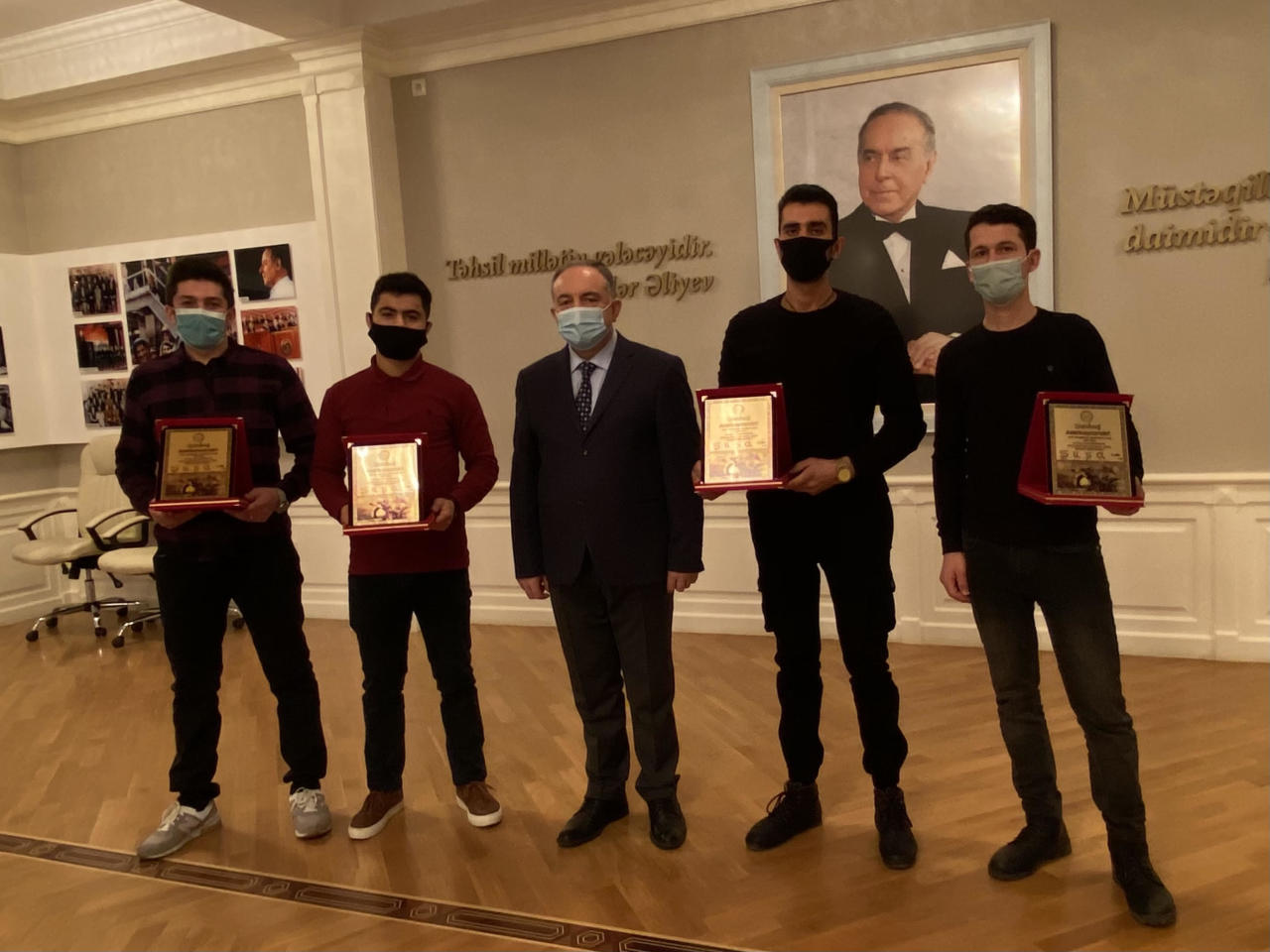 Rektor Gənclər Günündə Vətən müharibəsində iştirak edən tələbələrlə görüşdü