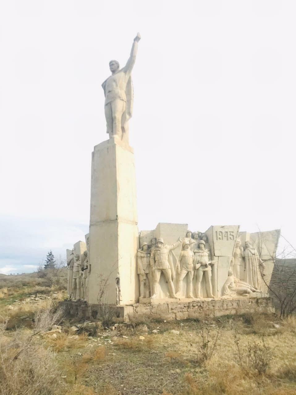 Армянские вандалы разрушили памятники героям Великой Отечественной войны в Джебраиле и Зангилане