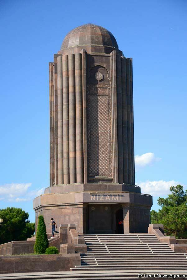 История Мавзолея Низами Гянджеви