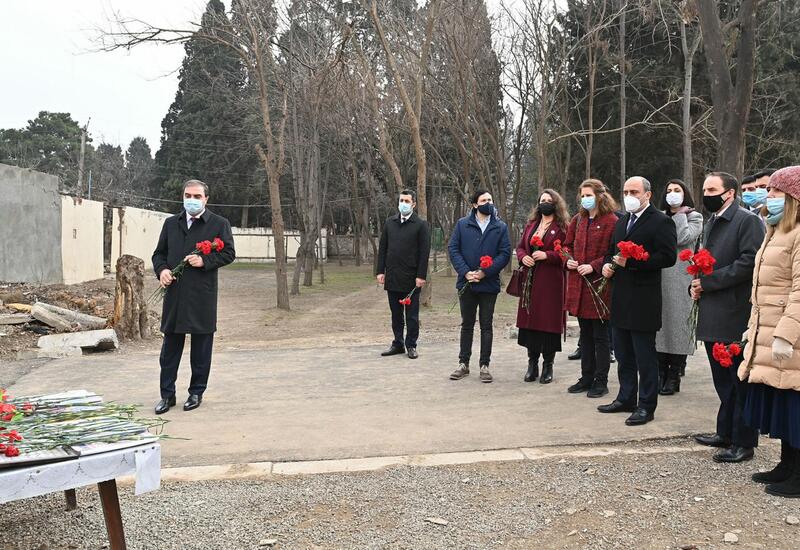 Представители ЮНИСЕФ и МККК посетили школы в Гяндже и Тертере, пострадавшие от армянских атак