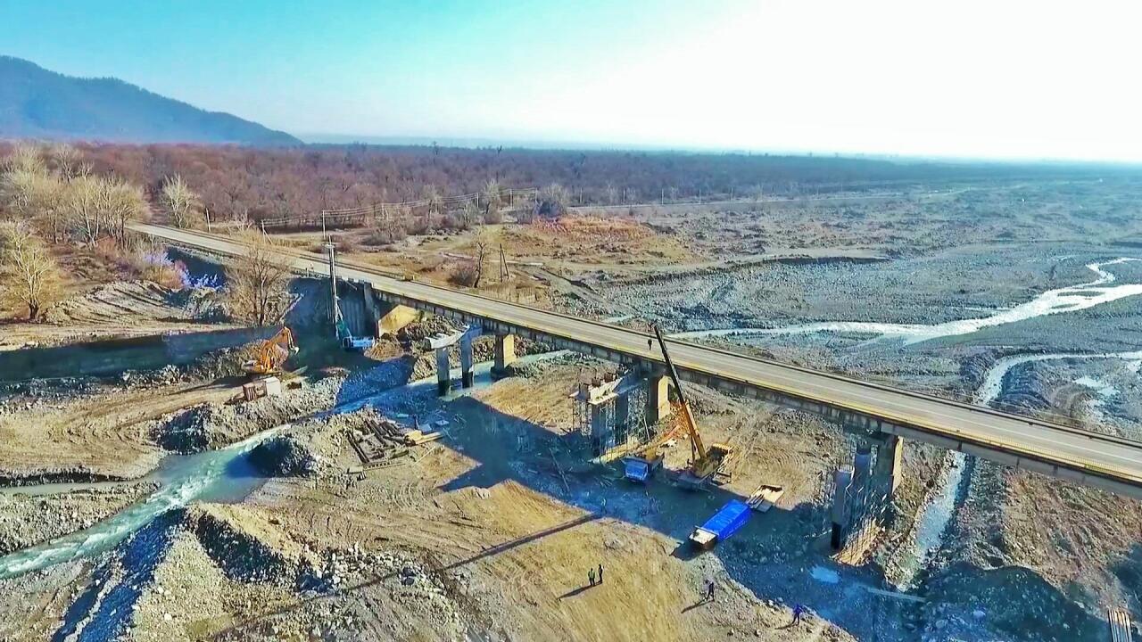 В Азербайджане строится новая дорога