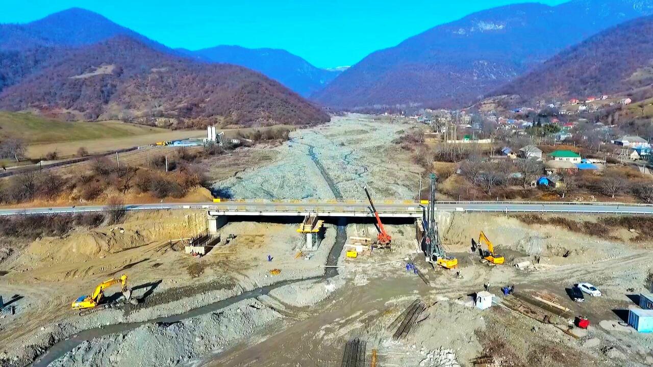 В Азербайджане строится новая дорога
