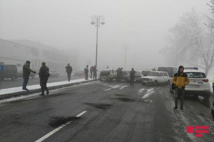 Цепная авария в Азербайджане, столкнулись 8 автомобилей