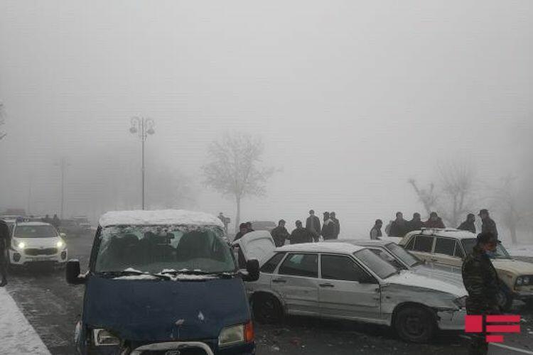 Цепная авария в Азербайджане, столкнулись 8 автомобилей