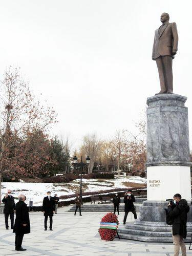 Али Асадов посетил Парк Гейдара Алиева в Анкаре