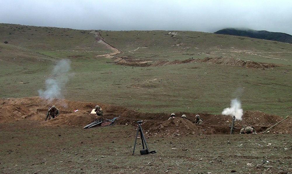 Тренировки минометных батарей азербайджанской армии с боевой стрельбой продолжаются