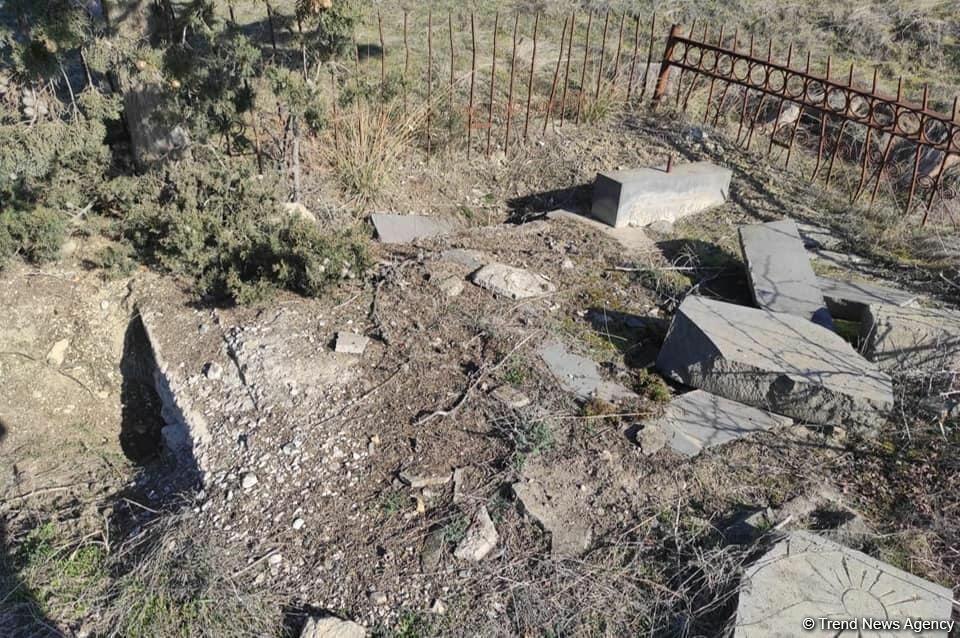 Кадры из села Зангиланского района, подвергнувшегося армянскому вандализму