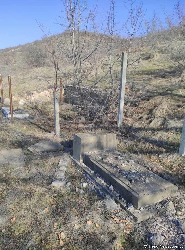 Кадры из села Зангиланского района, подвергнувшегося армянскому вандализму
