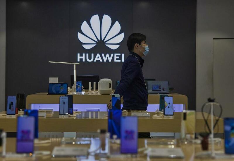 Huawei представила смартфон с гибким дисплеем