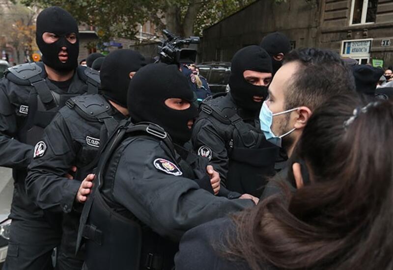 Полиция Еревана массово задерживает участников протеста