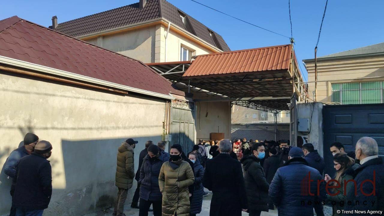 Кадры из частного дома в Баку, где скончались 5 человек