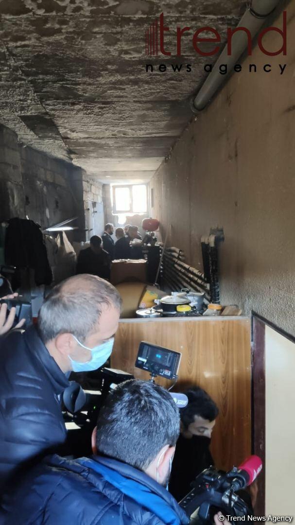 Кадры из частного дома в Баку, где скончались 5 человек