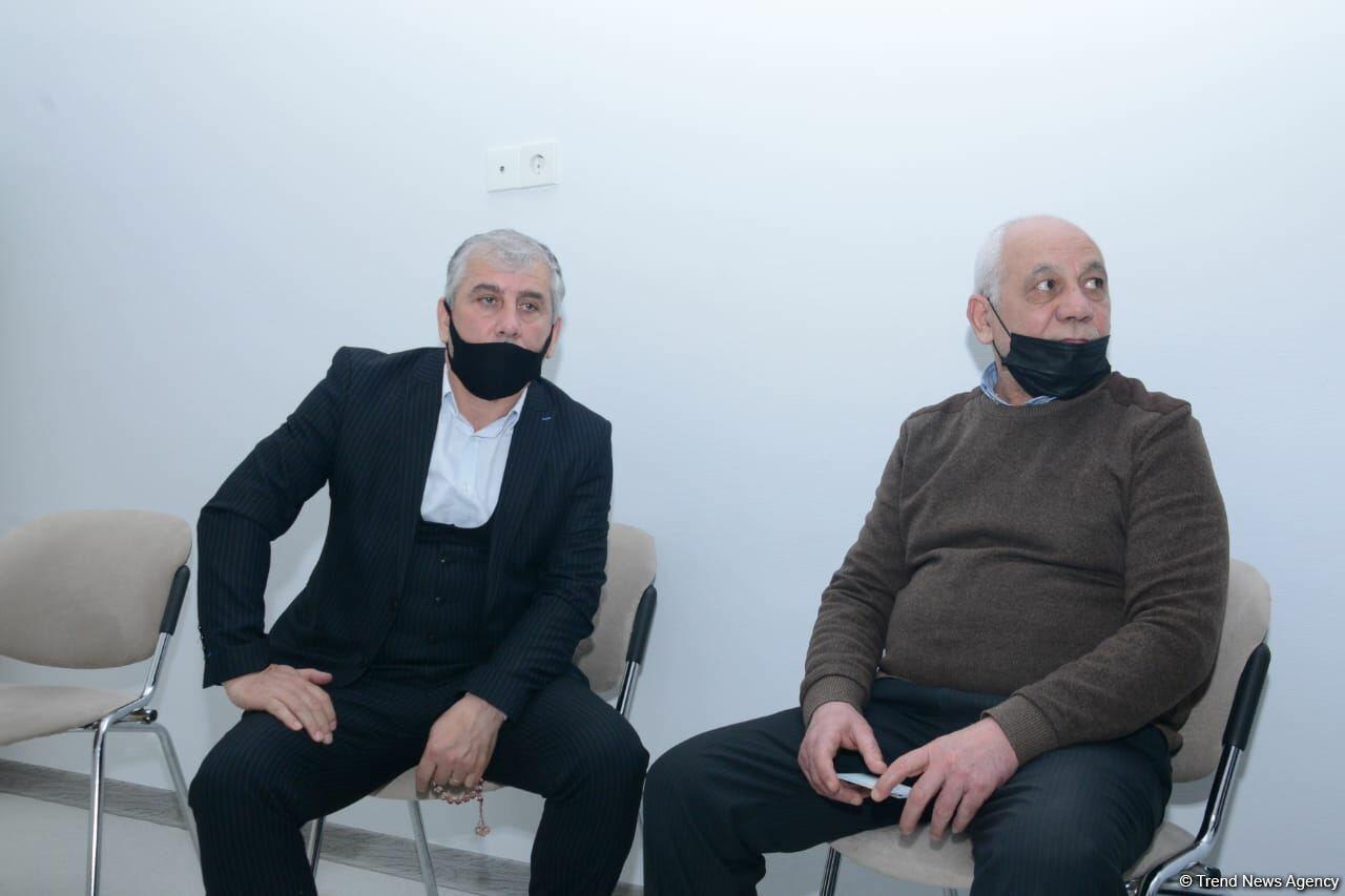 Представители политпартий Азербайджана проходят вакцинацию