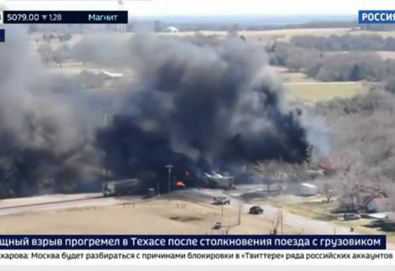 Авария в Техасе: столкнулись грузовик и товарный поезд