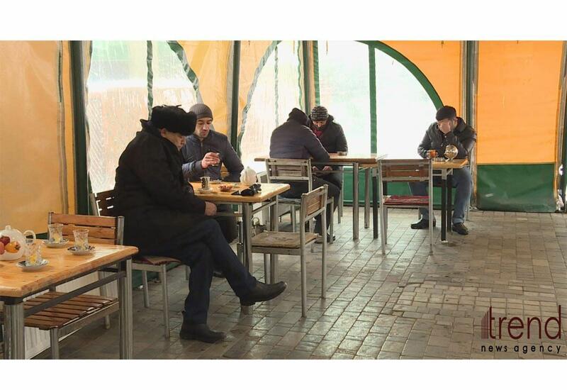 Нуждающиеся в тепле лица обращаются в убежища в Баку