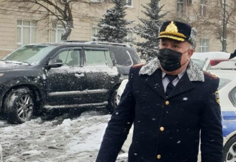 В Баку из-за непогоды затруднено автодвижение