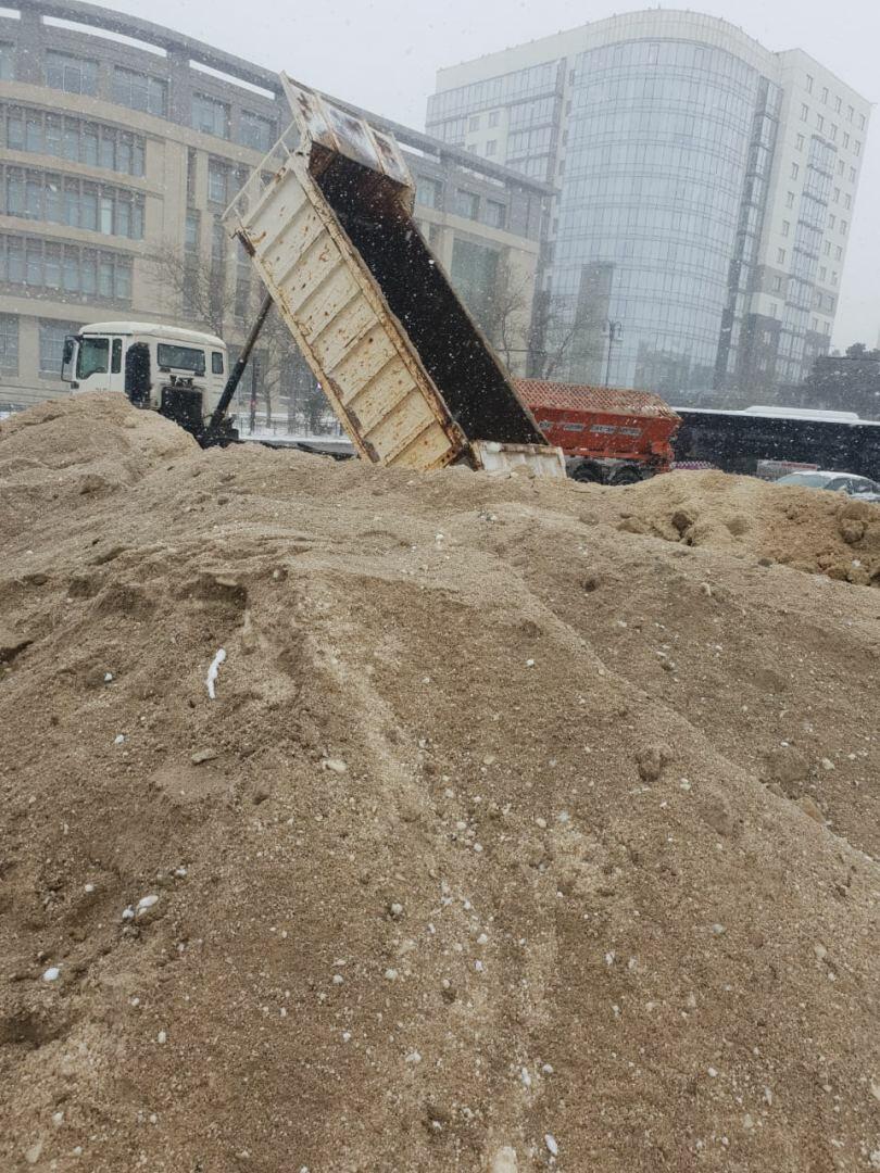 В Баку из-за непогоды затруднено автодвижение
