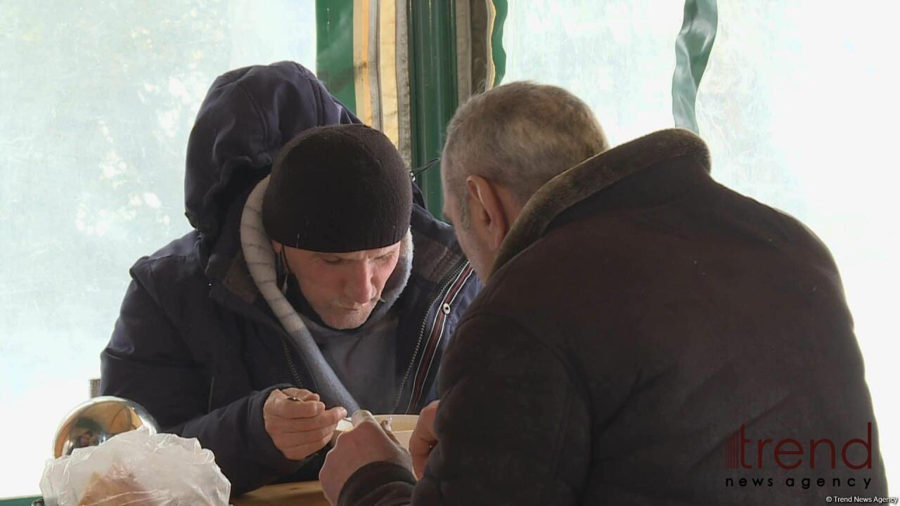 Нуждающиеся в тепле лица обращаются в убежища в Баку