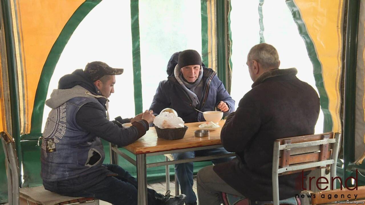 Нуждающиеся в тепле лица обращаются в убежища в Баку