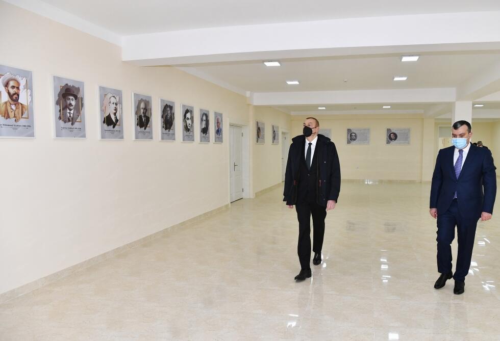 Президент Ильхам Алиев принял участие в церемонии предоставления квартир семьям шехидов и инвалидам войны в бакинском поселке Рамана