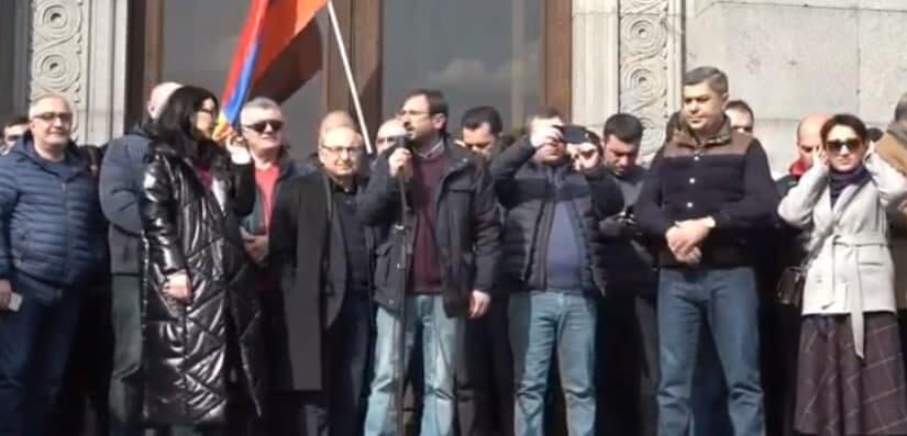 Протесты в Ереване, армия пошла против Пашиняна