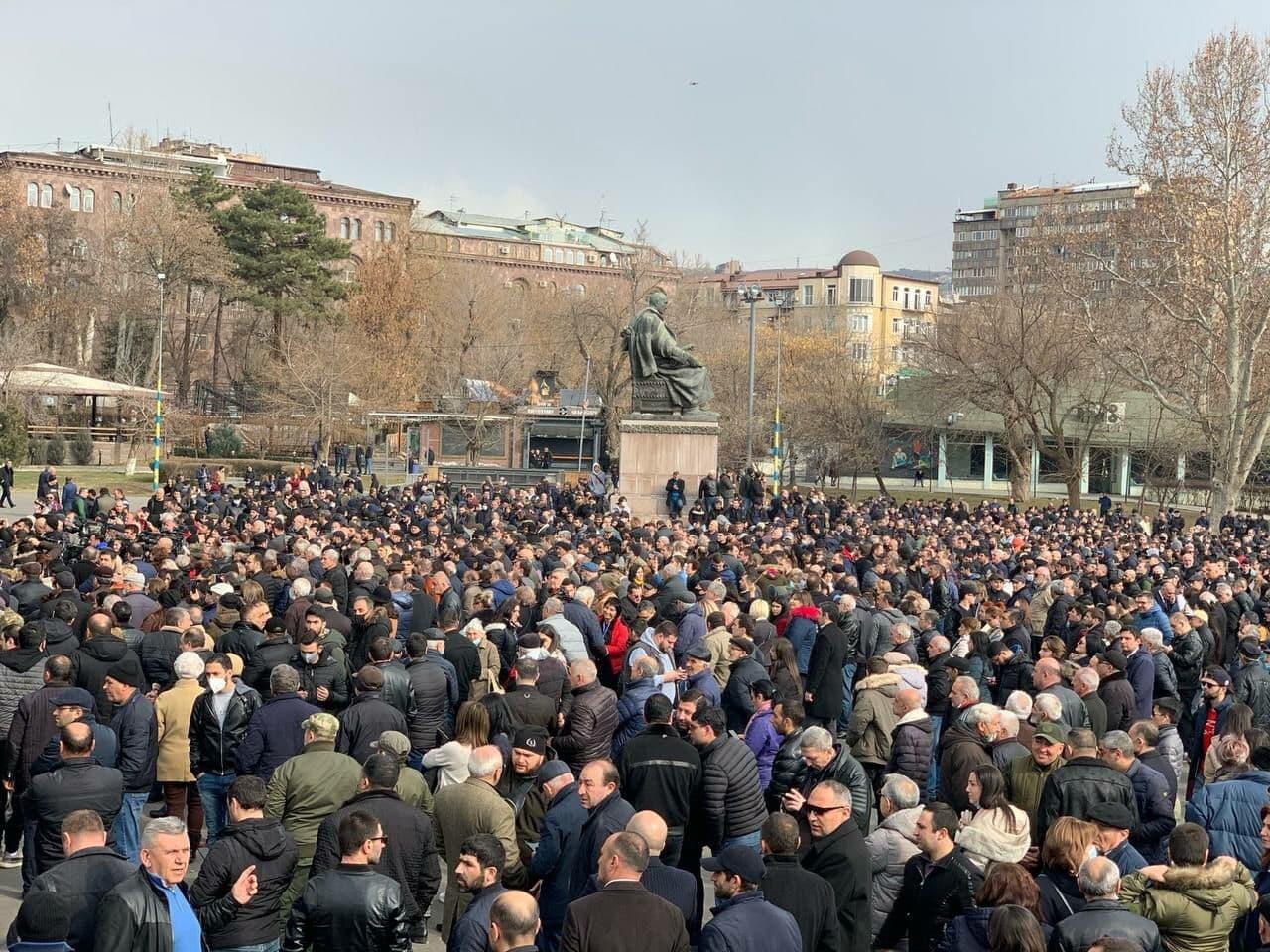 Протесты в Ереване, армия пошла против Пашиняна