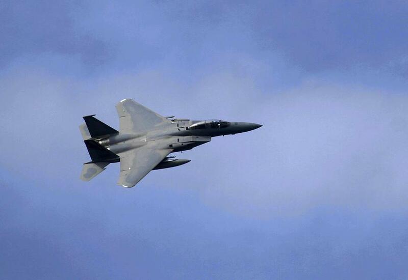 США применили два самолета F-15 и семь высокоточных боеприпасов в ходе удара по Сирии