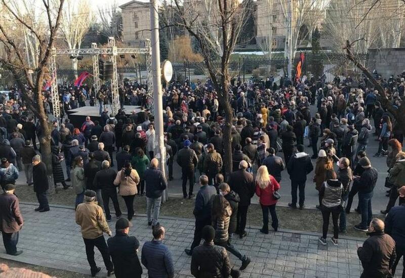 Оппозиция снова проводит шествие в центре Еревана