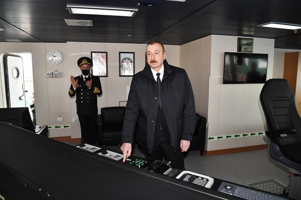 Президент Ильхам Алиев и Первая леди Мехрибан Алиева приняли участие в церемониях спуска на воду судна-парома типа Ro-Pax «Академик Зарифа Алиева» и сдачи в эксплуатацию судна-парома «Азербайджан» аналогичного назначения