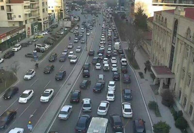 Bakının bəzi küçə və prospektlərindən sıxlıq var