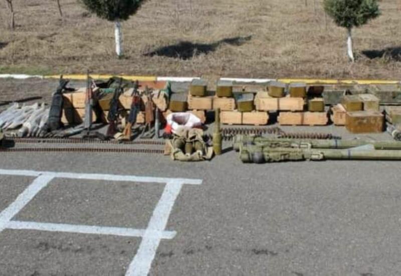 В Физули обнаружены брошенные противником военная техника и боеприпасы