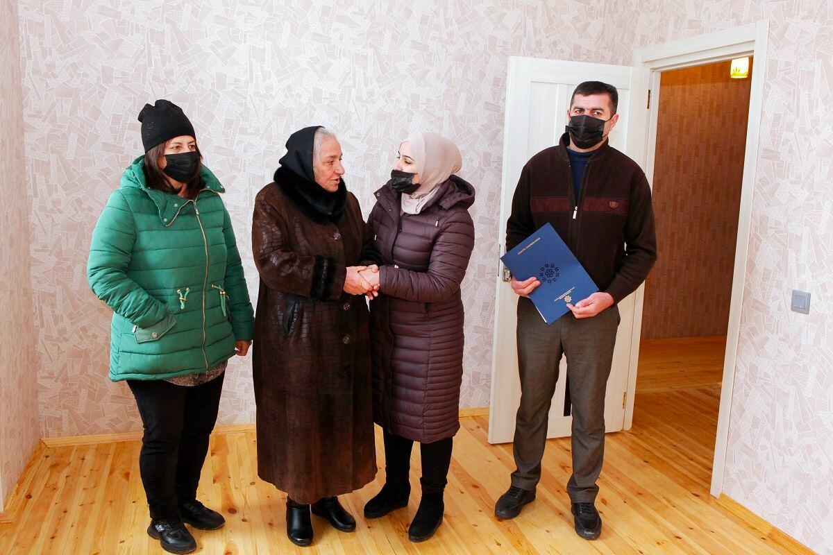 Семьи шехидов и инвалидов Отечественной войны получили еще 30 квартир в Баку