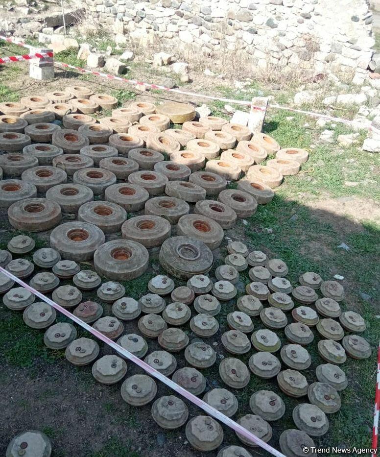 На территории подрыва на мине чиновника в Агдаме найдены еще 3 мины