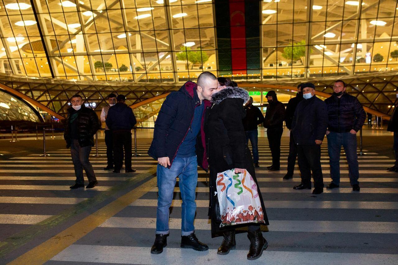 Четверо участников войны вернулись на родину после лечения в Турции