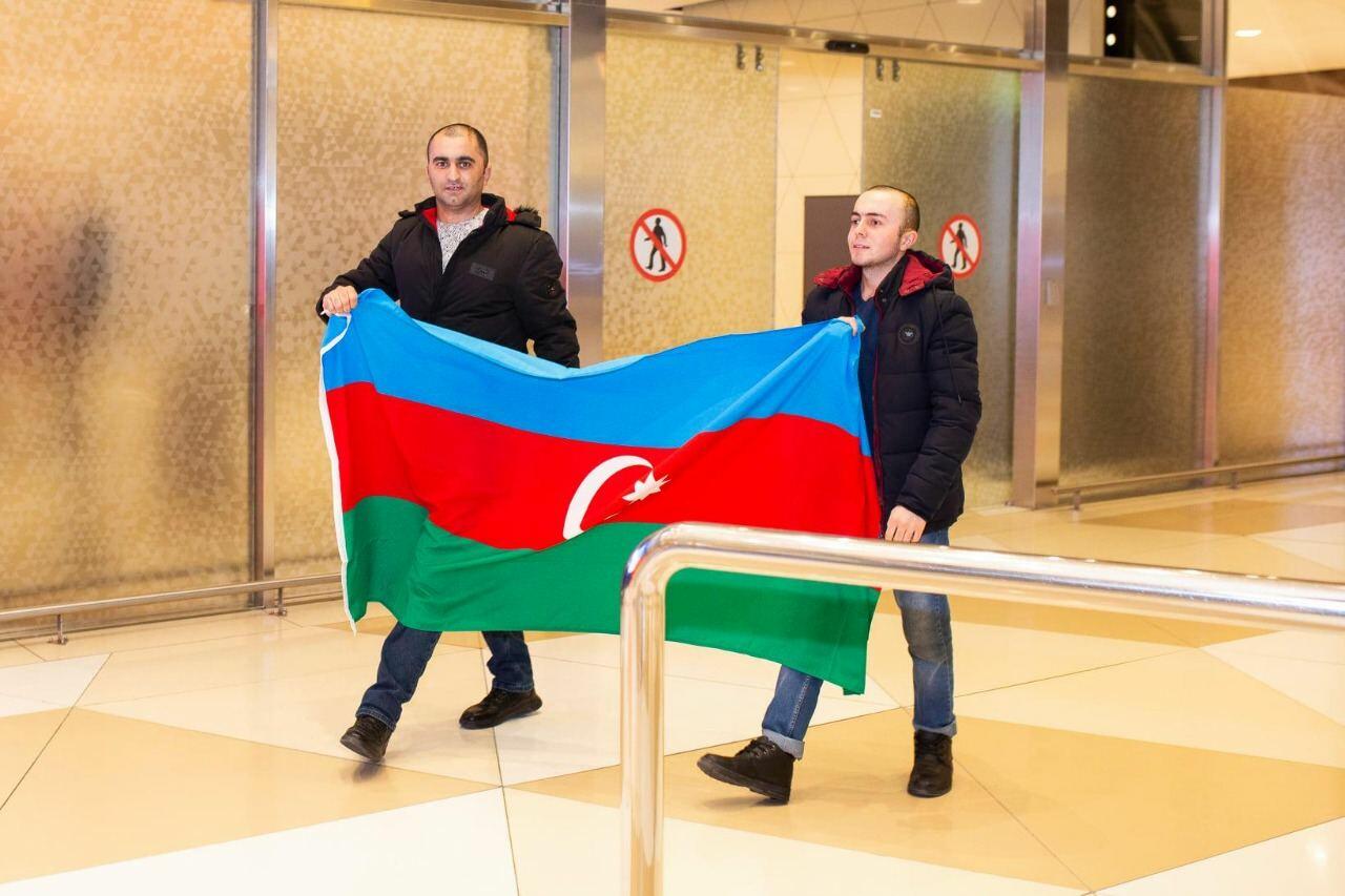 Четверо участников войны вернулись на родину после лечения в Турции
