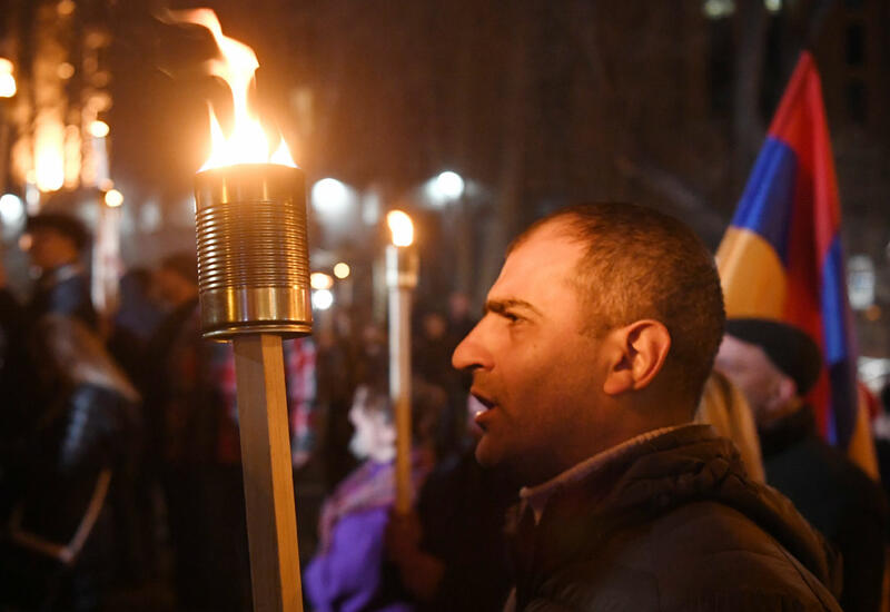 В Ереване полиция взяла под охрану резиденцию президента