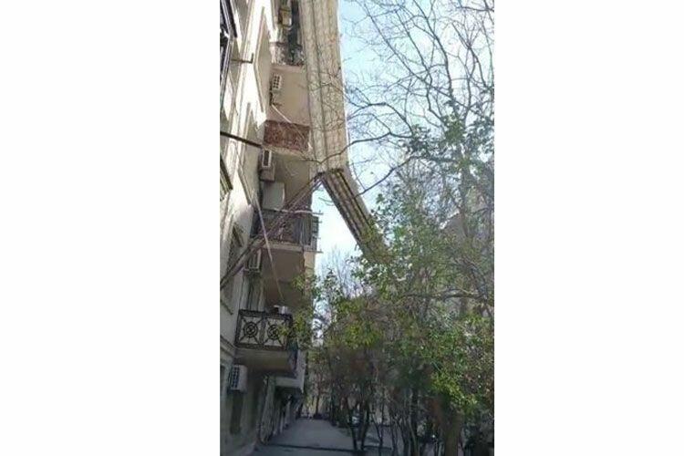 Подразделения МЧС устраняют последствия сильного ветра