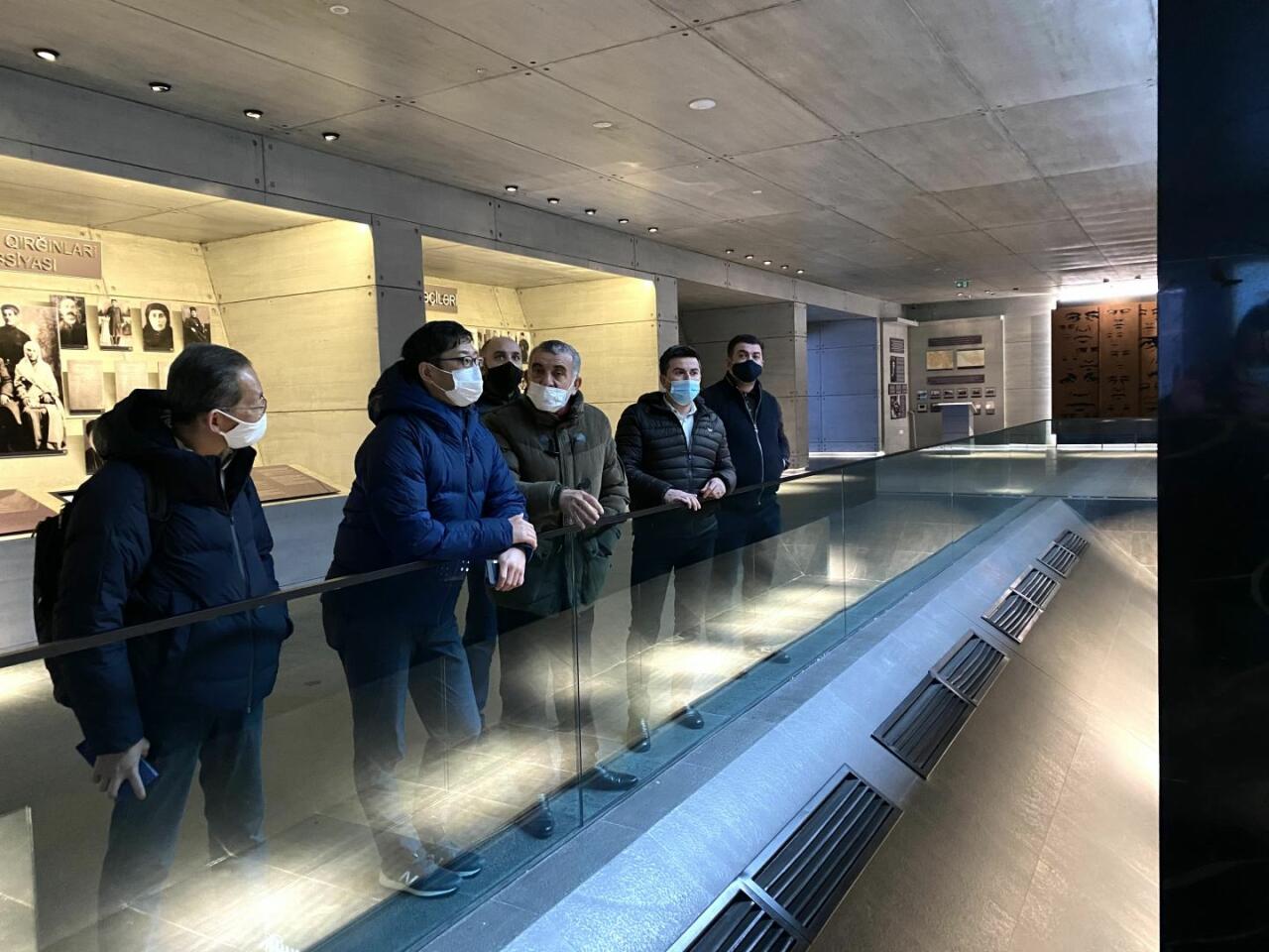 Японские бизнесмены посетили Губинский мемориальный комплекс геноцида