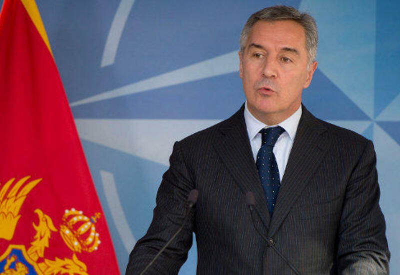 Президент Черногории призвал закрыть границы страны