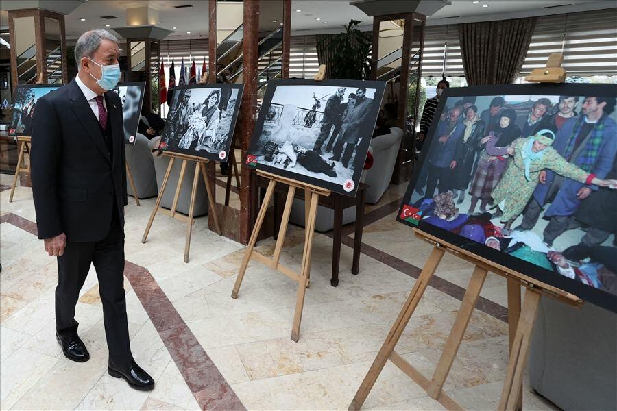 Hulusi Akar İstanbulda Xocalıya həsr olunmuş sərgidə olub