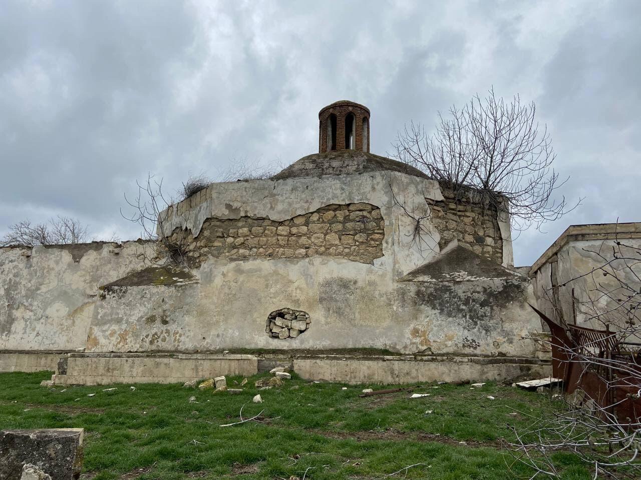 Разрушенный армянами Дворец Имарет в городе Агдам