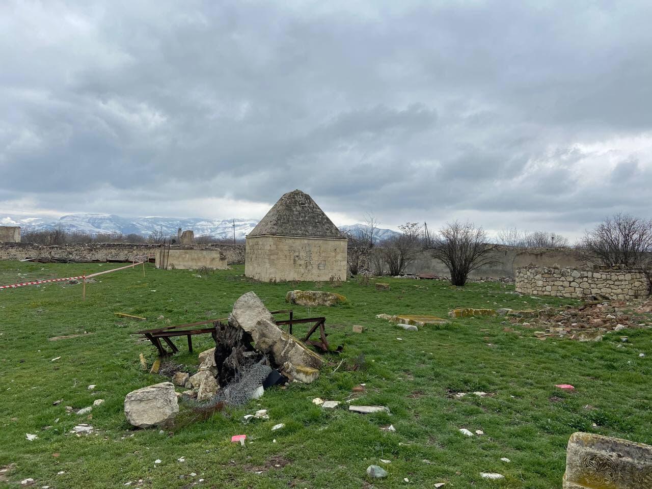 Разрушенный армянами Дворец Имарет в городе Агдам
